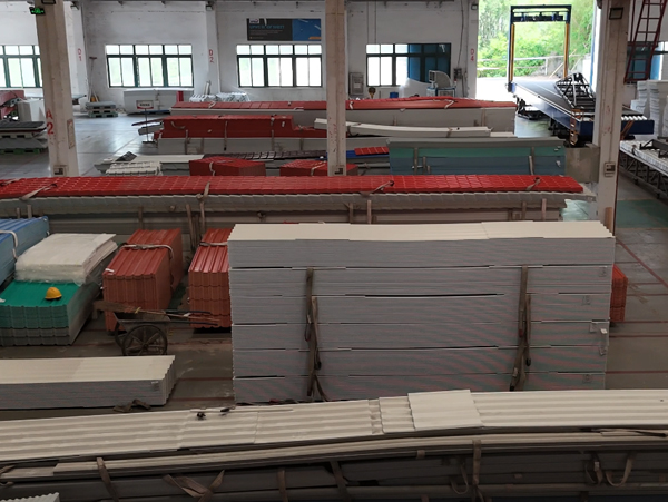 Les tuiles synth&eacute;tiques sont-elles bonnes ? Pourquoi les carreaux de r&eacute;sine fabriqu&eacute;s &agrave; partir de nouveaux mat&eacute;riaux sont un choix judicieux en 2026